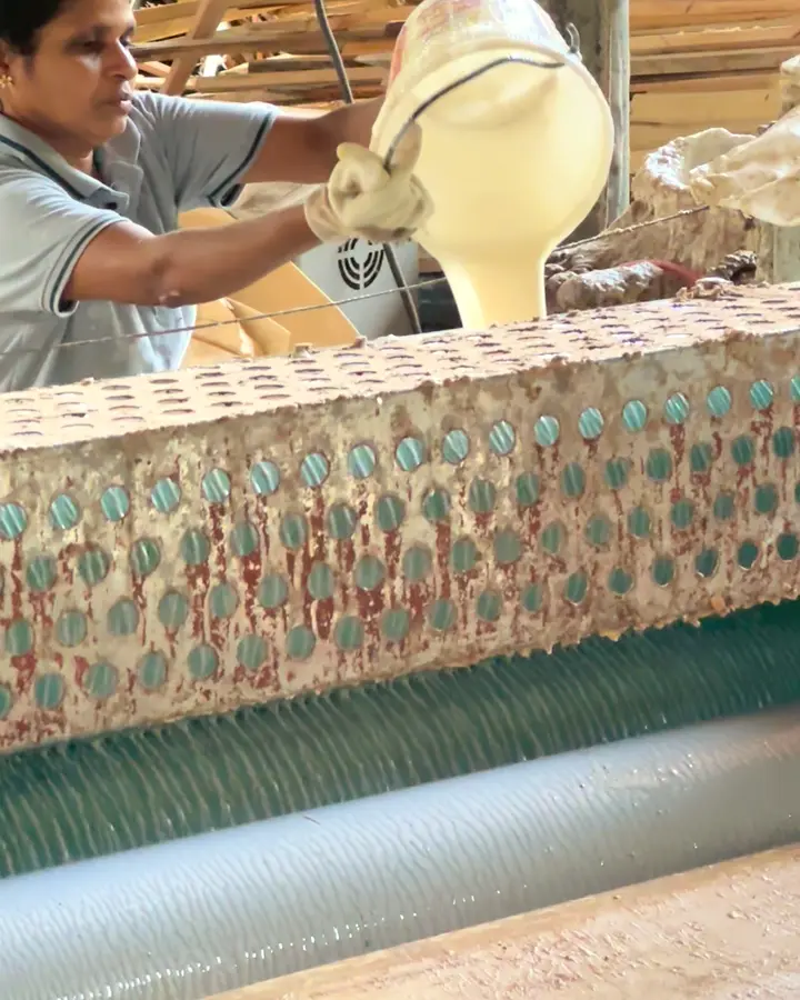Glue Spreading, manufacturing step 6